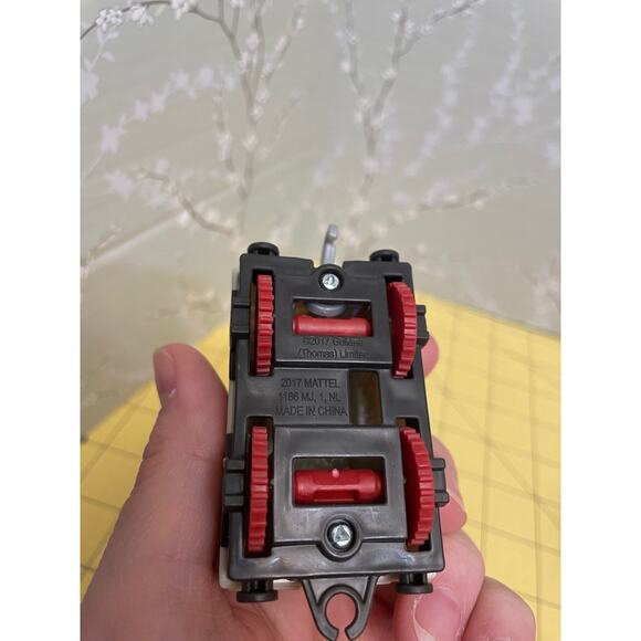 Thomas And Friends The Train Glow in Dark Trackmaster Tank Engine 2013 - Picture 7 of 8